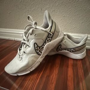 Nike women trainer shoes. Size 7.